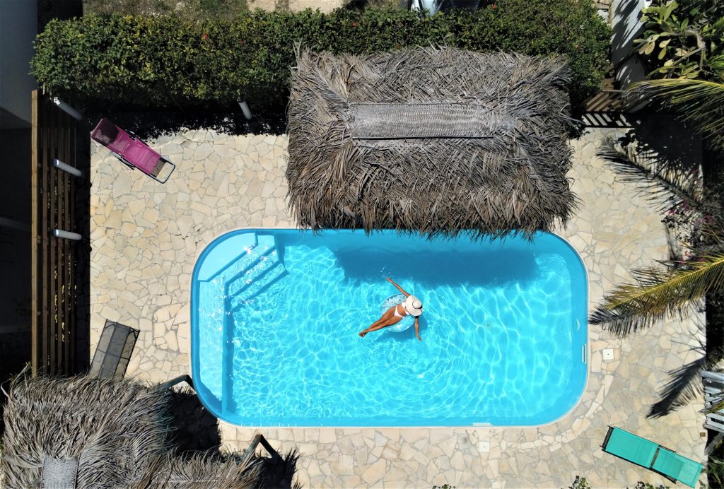 La Piscine du Gîte Cannelle. Location de bungalows en Guadeloupe à Saint-François